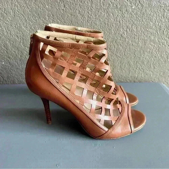 Michael Michael Kors Yvonne Tan Leather Cut Out Rear Zip Open Toe Stiletto 8M - Picture 1 of 10